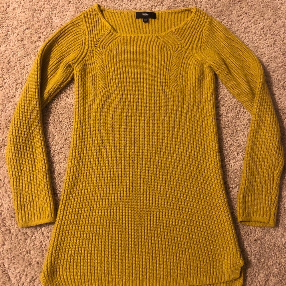 Yellow long sweater with shimmer